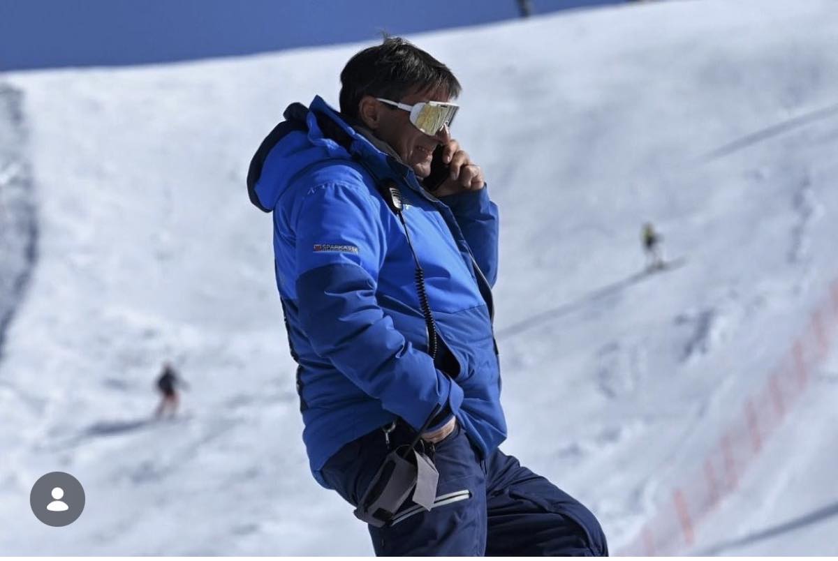 Ski Race Academy Mals coach on course